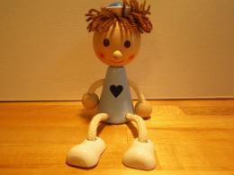 ▼ チェコ製　木製の人形　ハート　男の子